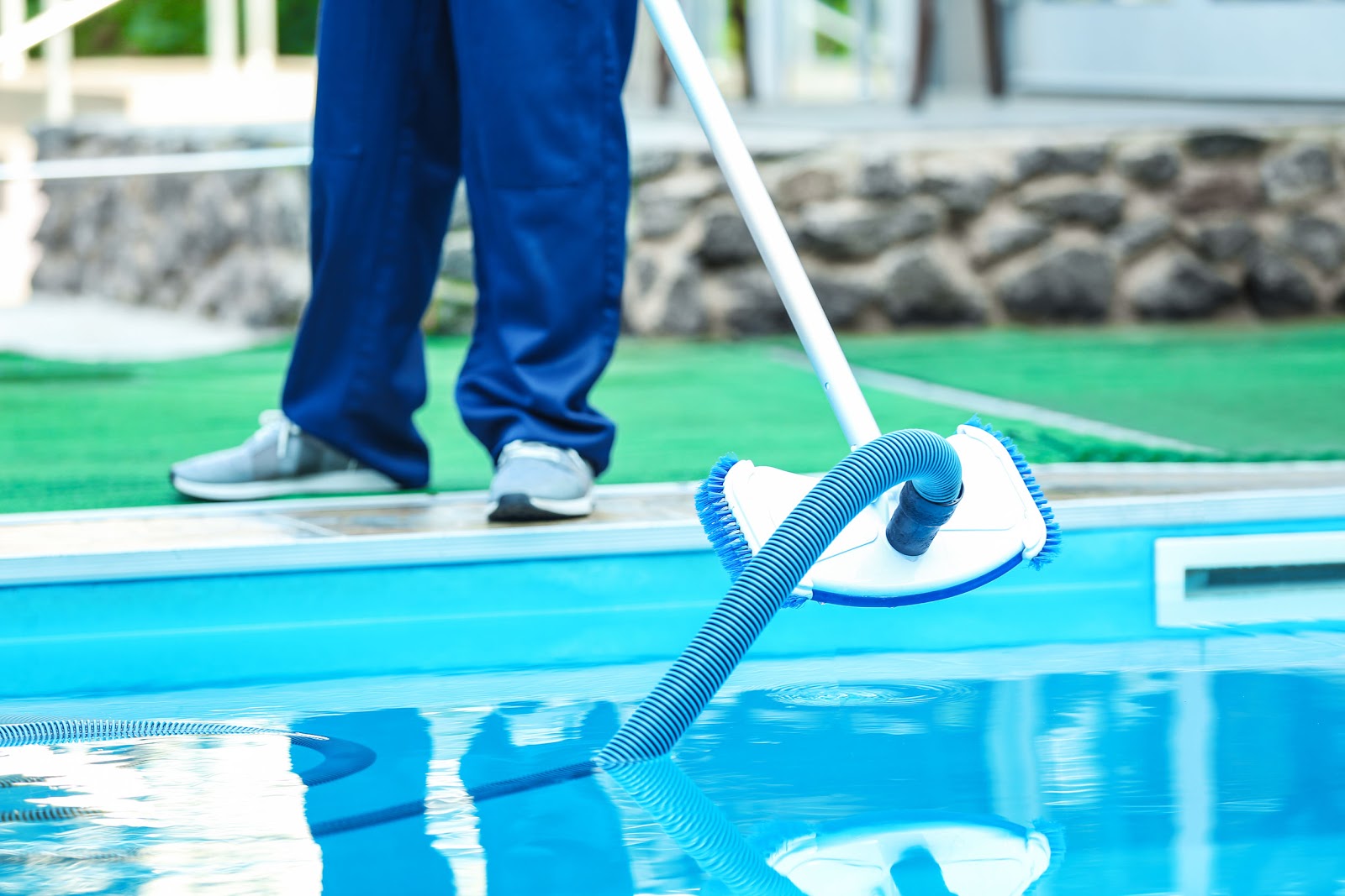 What Type of Pool Maintenance Is Best for You?